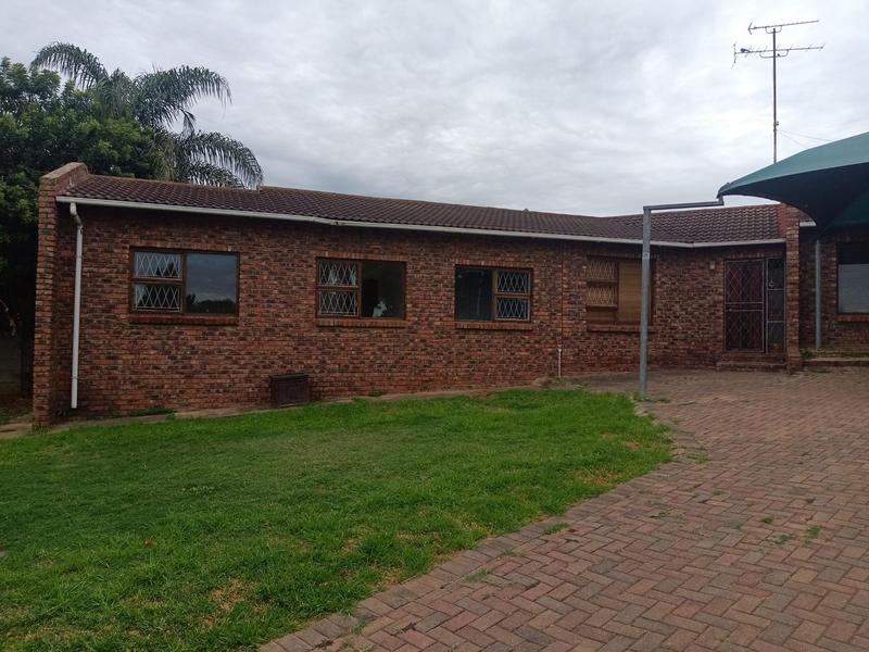 To Let 3 Bedroom Property for Rent in Strelitzia Park Eastern Cape